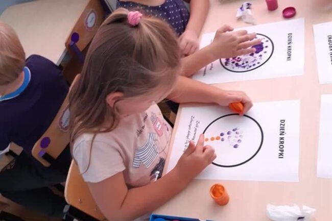 15 września obchodzony był Międzynarodowy Dzień Kropki. To dzień odkrywania własnych talentów i kreatywności.