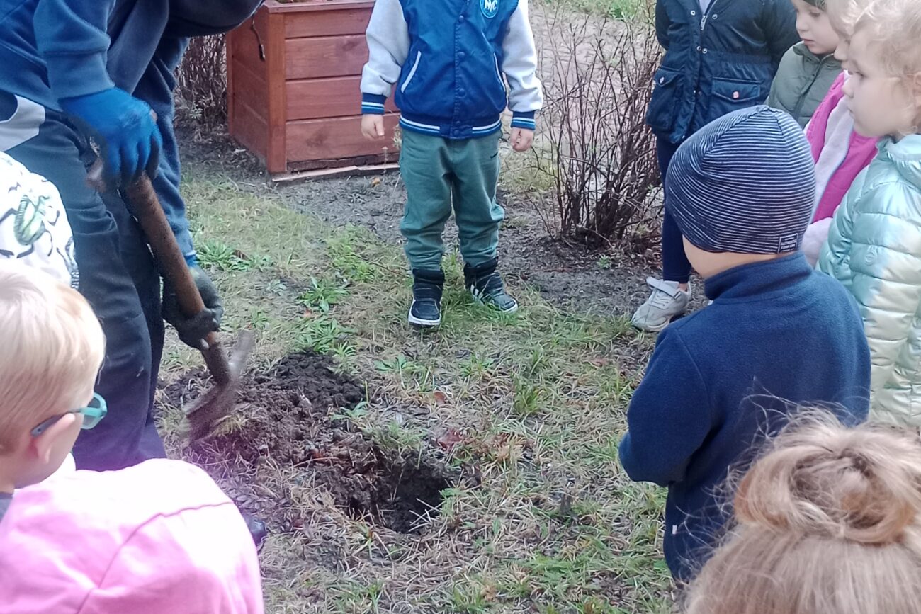 filter: 0; jpegRotation: 90; fileterIntensity: 0.000000; filterMask: 0; module:1facing:0;
hw-remosaic: 0;
touch: (-1.0, -1.0);
modeInfo: ;
sceneMode: NightHDR;
cct_value: 0;
AI_Scene: (-1, -1);
aec_lux: 0.0;
hist255: 0.0;
hist252~255: 0.0;
hist0~15: 0.0;