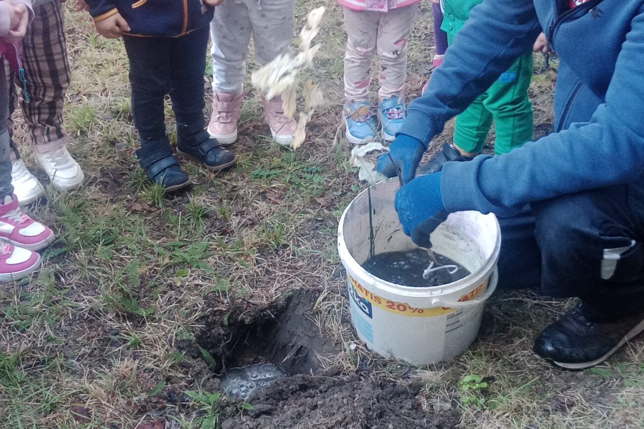 filter: 0; jpegRotation: 90; fileterIntensity: 0.000000; filterMask: 0; module:1facing:0;
hw-remosaic: 0;
touch: (-1.0, -1.0);
modeInfo: ;
sceneMode: NightHDR;
cct_value: 0;
AI_Scene: (-1, -1);
aec_lux: 0.0;
hist255: 0.0;
hist252~255: 0.0;
hist0~15: 0.0;