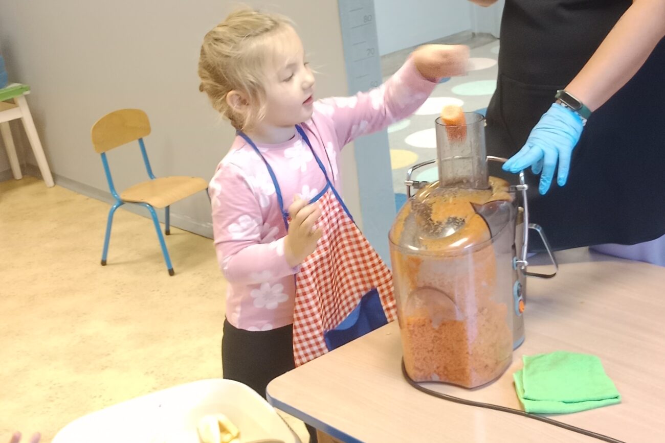 filter: 0; jpegRotation: 90; fileterIntensity: 0.000000; filterMask: 0; module:1facing:0;
hw-remosaic: 0;
touch: (0.42580286, 0.42580286);
modeInfo: ;
sceneMode: Night;
cct_value: 0;
AI_Scene: (0, -1);
aec_lux: 0.0;
hist255: 0.0;
hist252~255: 0.0;
hist0~15: 0.0;