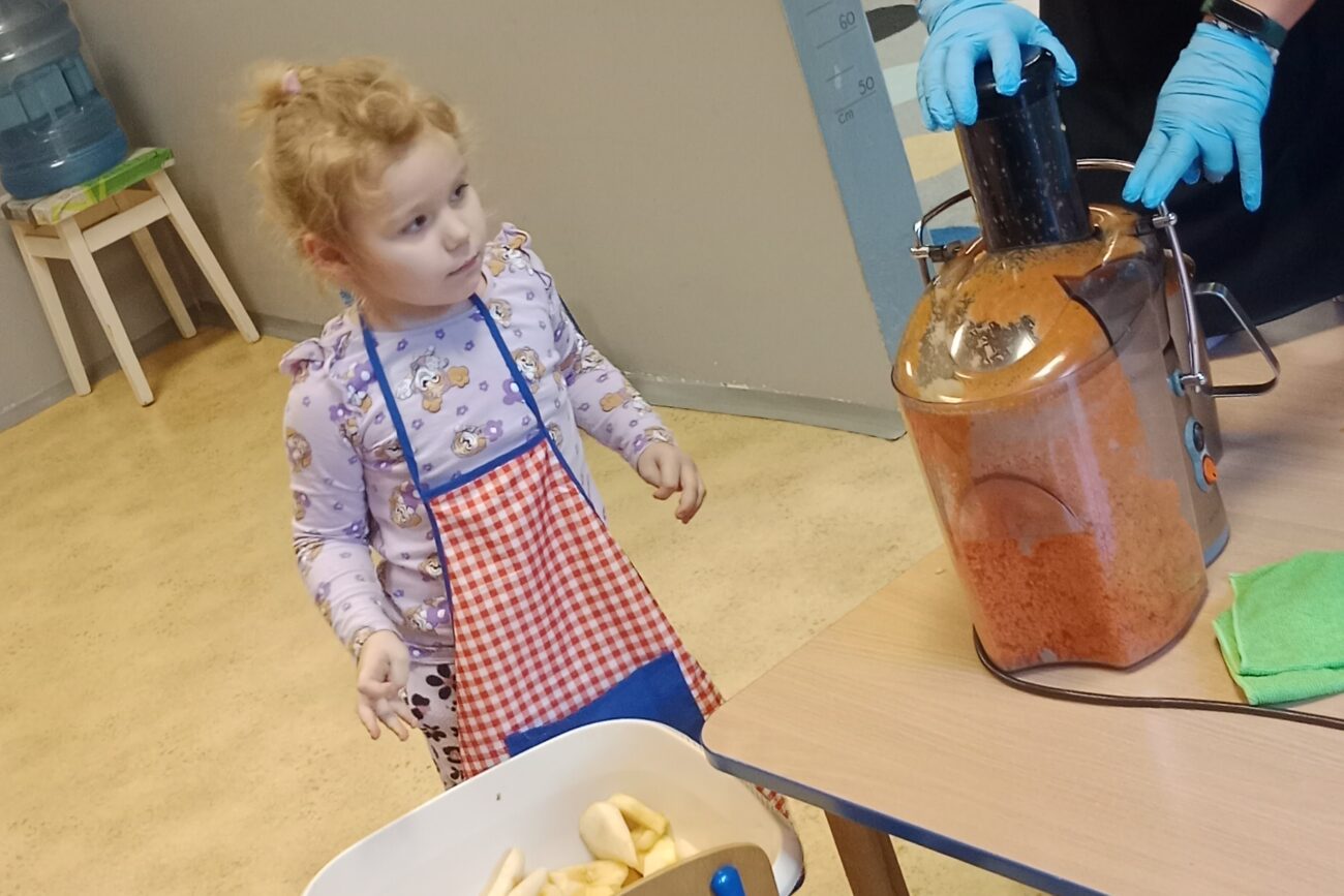 filter: 0; jpegRotation: 90; fileterIntensity: 0.000000; filterMask: 0; module:1facing:0;
hw-remosaic: 0;
touch: (0.42580286, 0.42580286);
modeInfo: ;
sceneMode: Night;
cct_value: 0;
AI_Scene: (-1, -1);
aec_lux: 0.0;
hist255: 0.0;
hist252~255: 0.0;
hist0~15: 0.0;