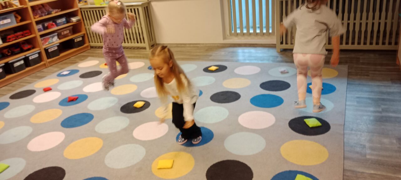 filter: 0; jpegRotation: 0; fileterIntensity: 0.000000; filterMask: 0; module:1facing:0;
hw-remosaic: 0;
touch: (-1.0, -1.0);
modeInfo: ;
sceneMode: Night;
cct_value: 0;
AI_Scene: (-1, -1);
aec_lux: 0.0;
hist255: 0.0;
hist252~255: 0.0;
hist0~15: 0.0;